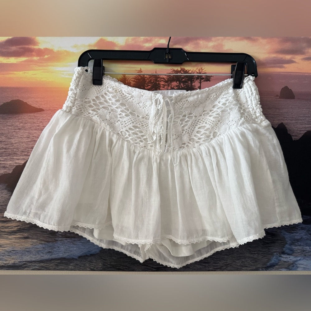 Market/ Women's White Crochet waistband Shorts/S/ NWT